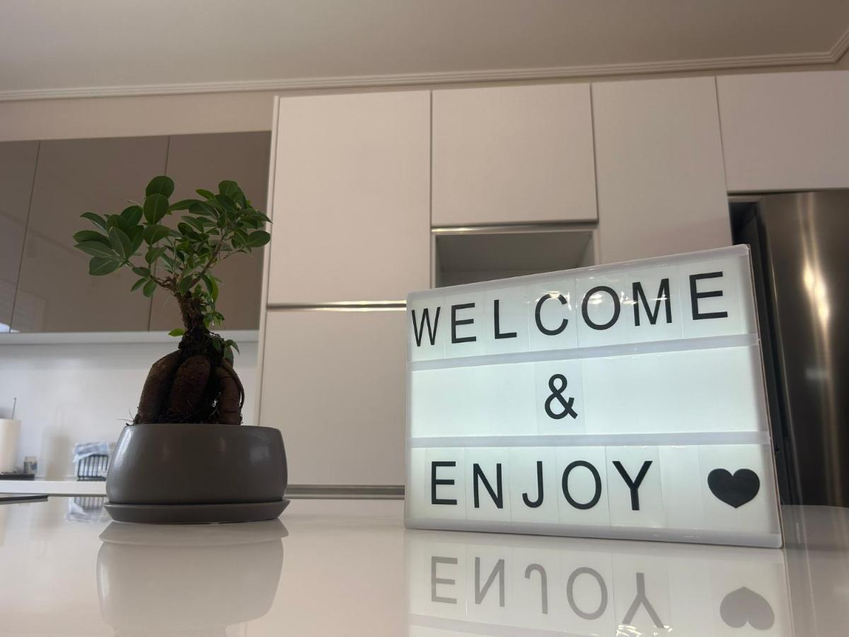 New Minimal Apartment,10' From Athens Airport สปาตา ภายนอก รูปภาพ