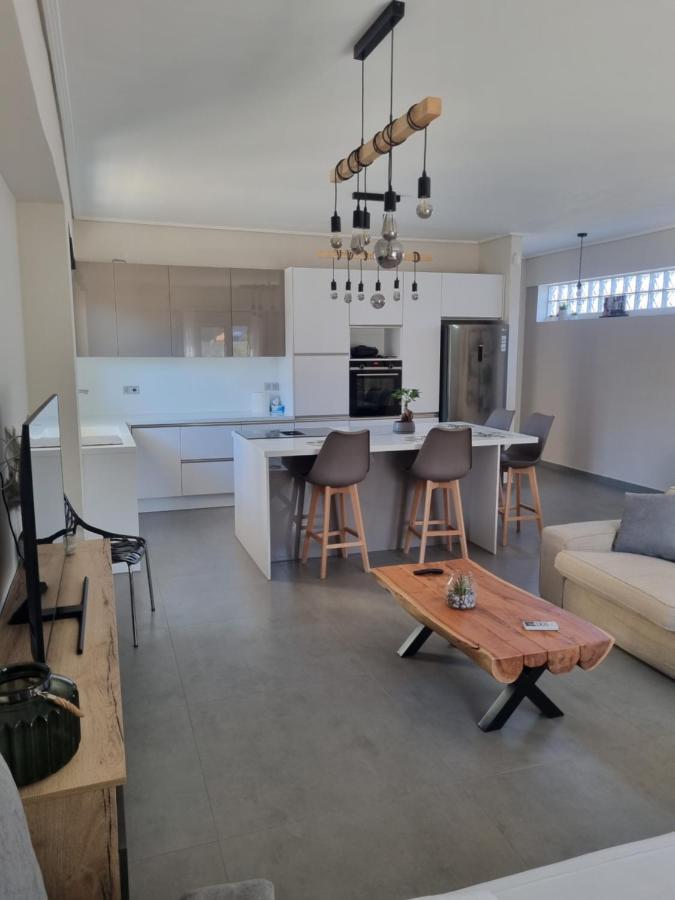 New Minimal Apartment,10' From Athens Airport สปาตา ภายนอก รูปภาพ